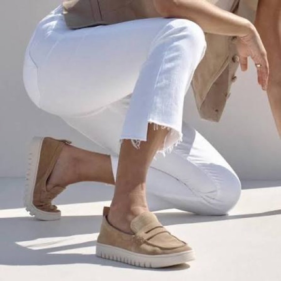 Vionic Uptown Loafers 9W Beige Suede - Picture 2 of 13